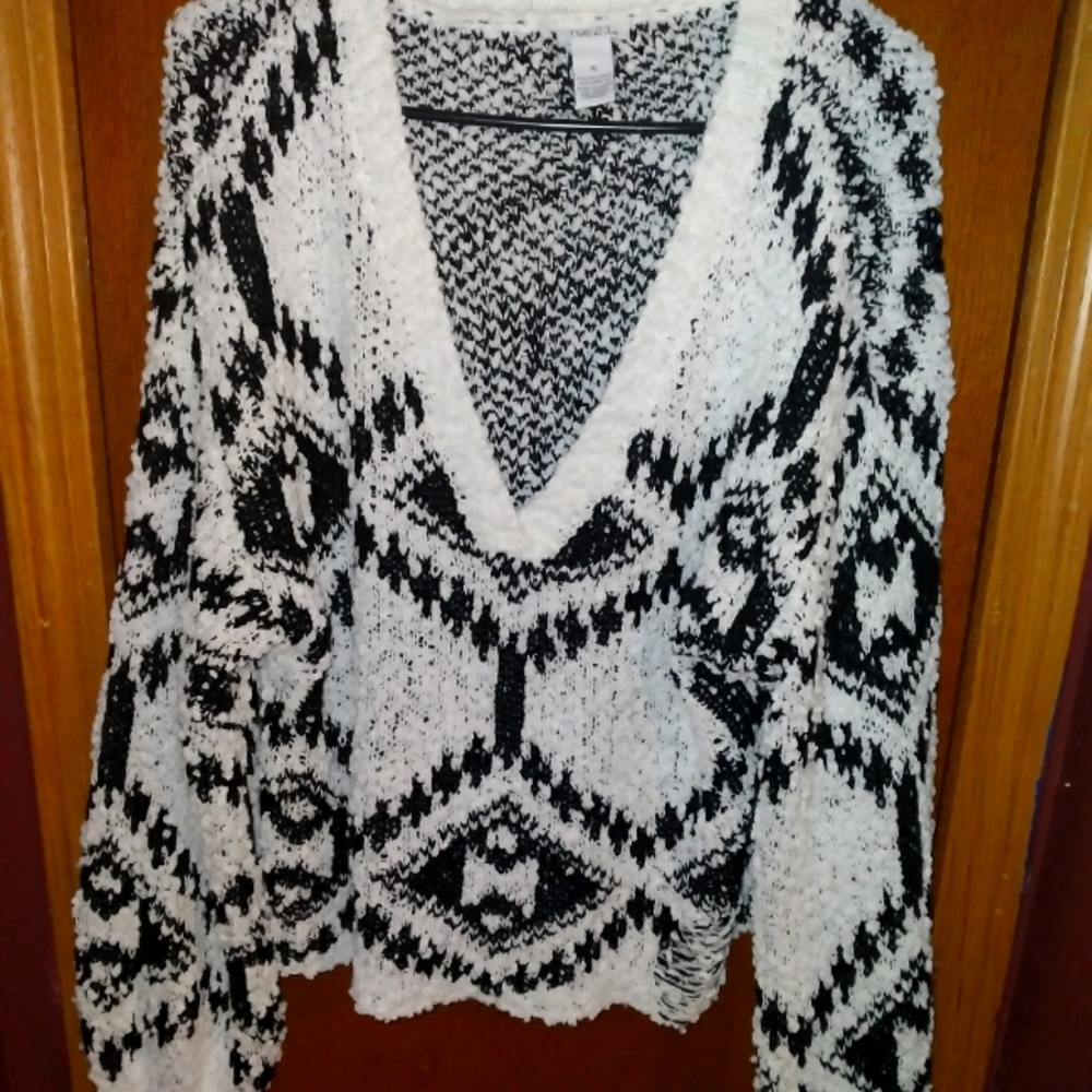 NWOT rue21 Sweater